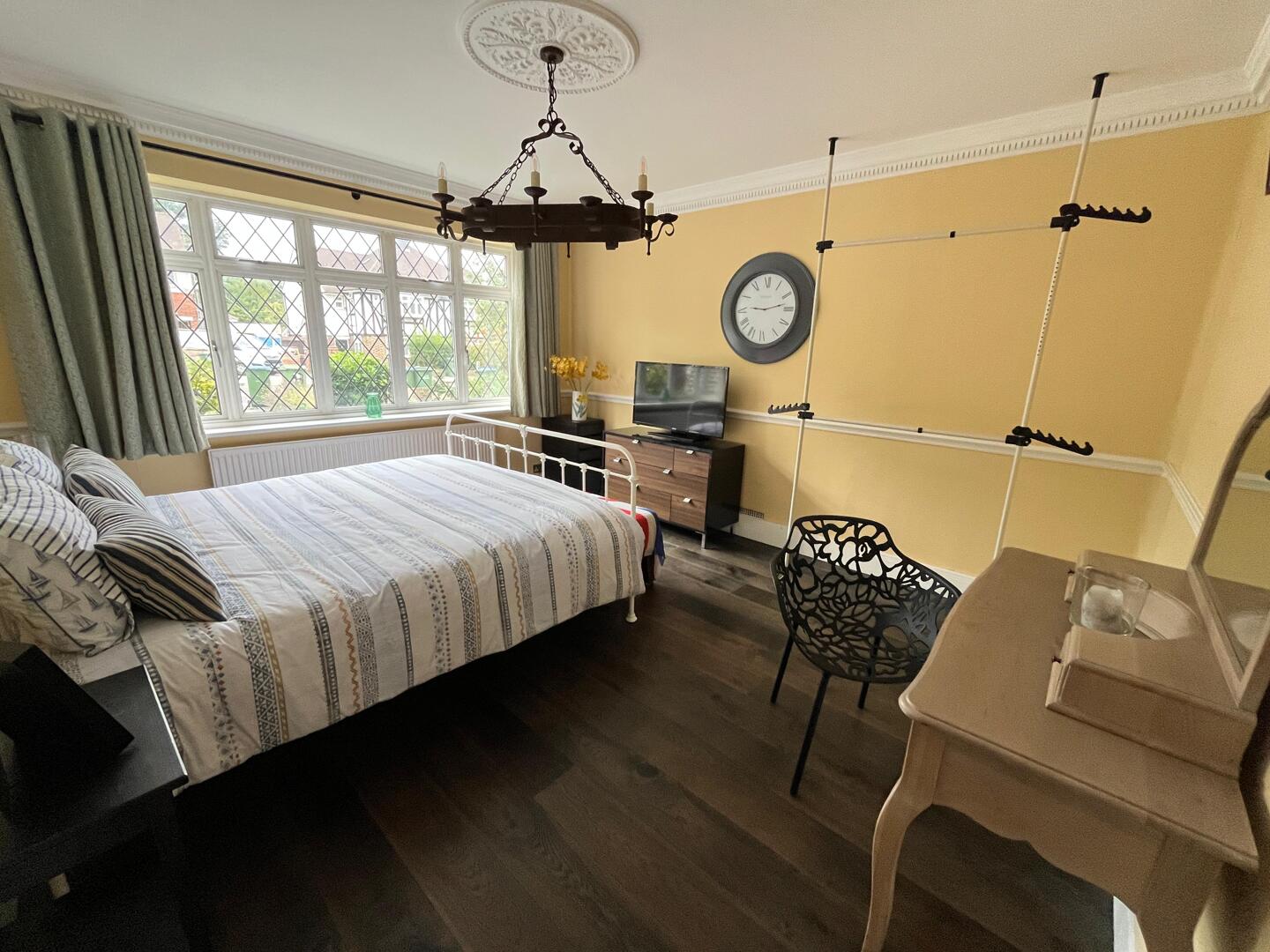 additional Lounge / 5th Bedroom